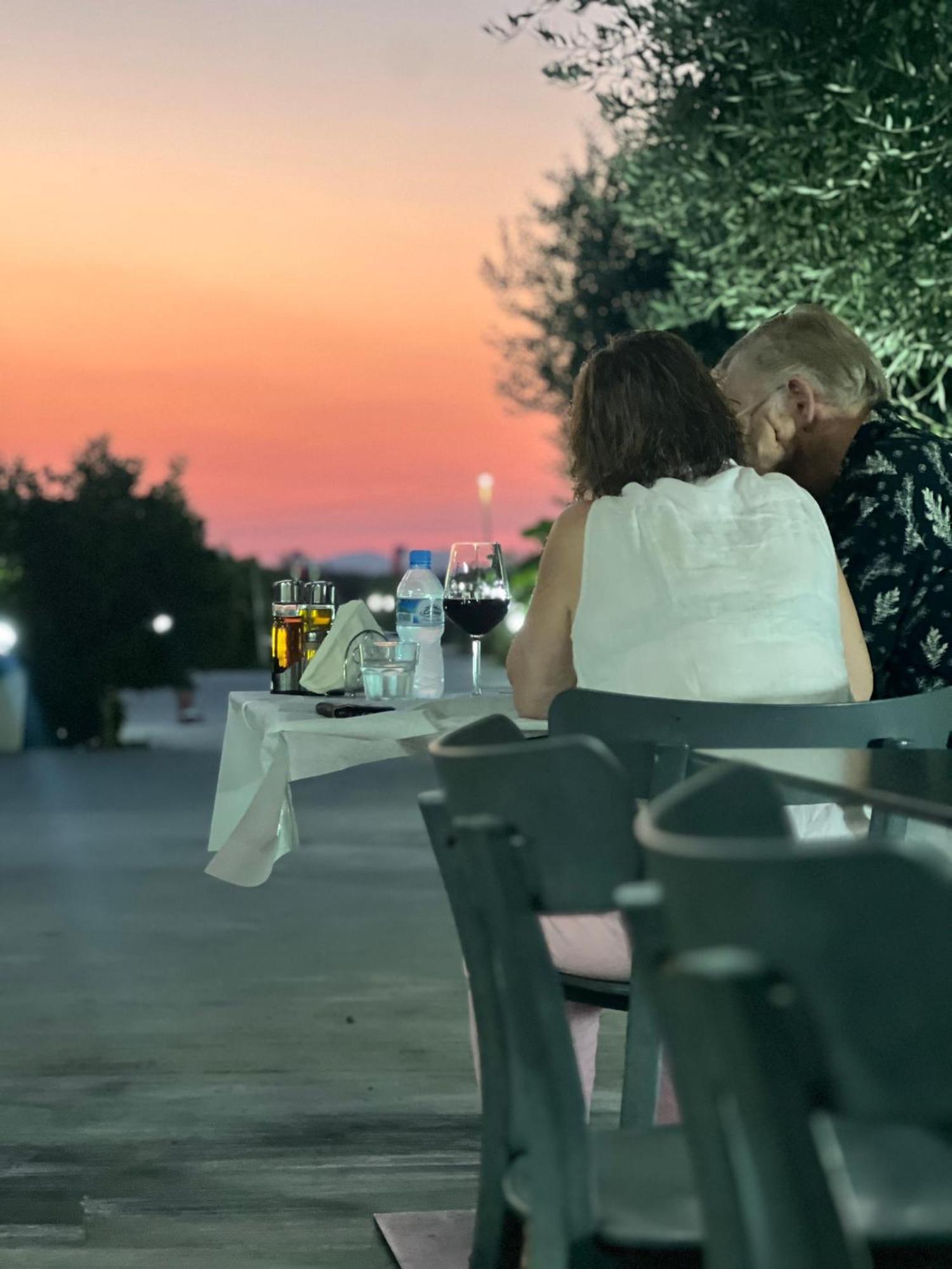 Kred Hotel Orikum Kültér fotó